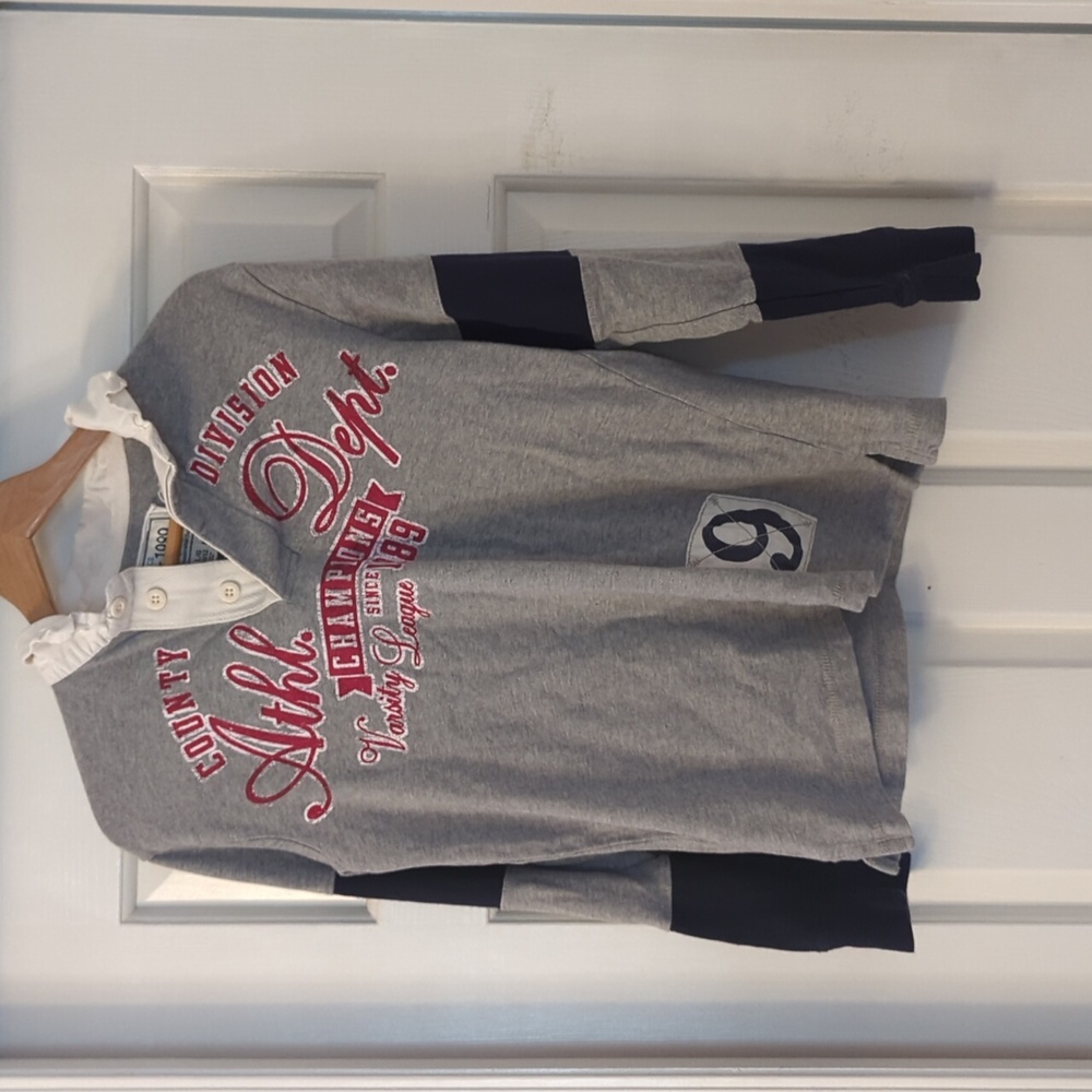 Place Gray and White Shirt Tag